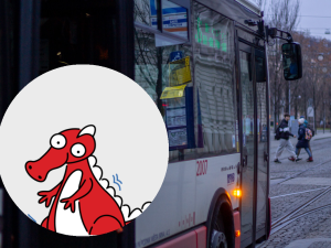 Brněnský dopravce má nového maskota. Červeného dráčka pojmenují cestující