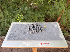 Sochy v Brně proměňují veřejný prostor v galerii. Netradiční procházka v okolí Žlutého kopce je přehlídkou současného umění