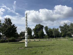 Sochy v Brně proměňují veřejný prostor v galerii. Netradiční procházka v okolí Žlutého kopce je přehlídkou současného umění