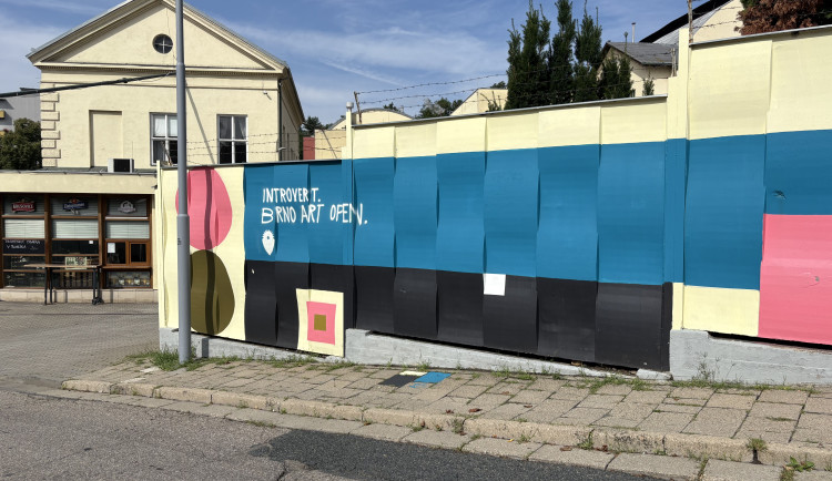 Sochy v Brně proměňují veřejný prostor v galerii. Netradiční procházka v okolí Žlutého kopce je přehlídkou současného umění