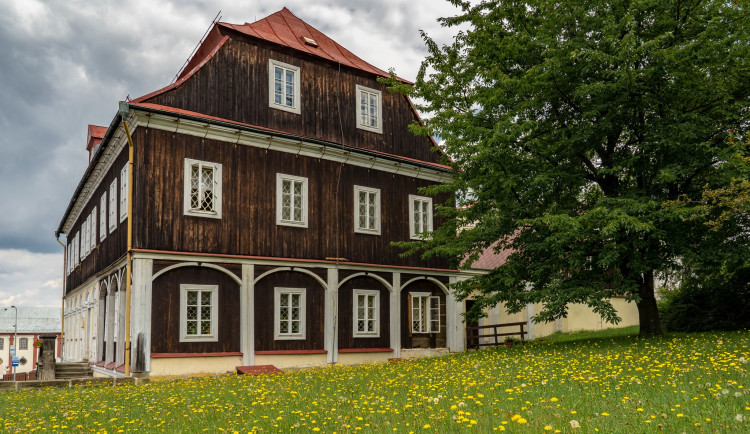 TIP NA VÝLET: Vydejte se za podstávkovými domy Lužických hor