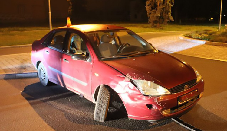Řidička v Prostějově havarovala na kruháči, policistům nadýchala přes 3,5 promile