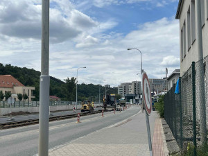 VIDEO: Vlečka z Poříčí dožívá. Koleje z výstaviště silničáři odstraní do konce srpna