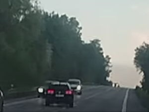 VIDEO: Nebezpečná jízda u Kuřimi.  Auto bez technické řídil zdrogovaný muž