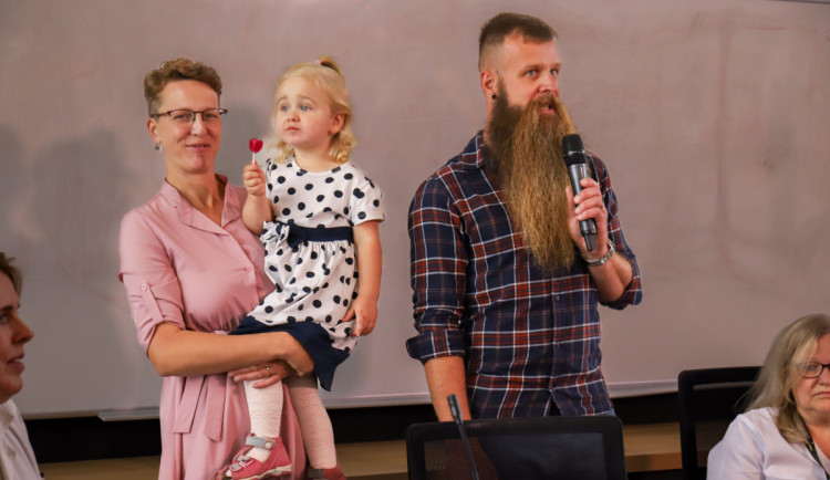 Madlence, které chtěly darovat kostní dřeň tisíce lidí, zabírá léčba. Transplantaci nepotřebuje