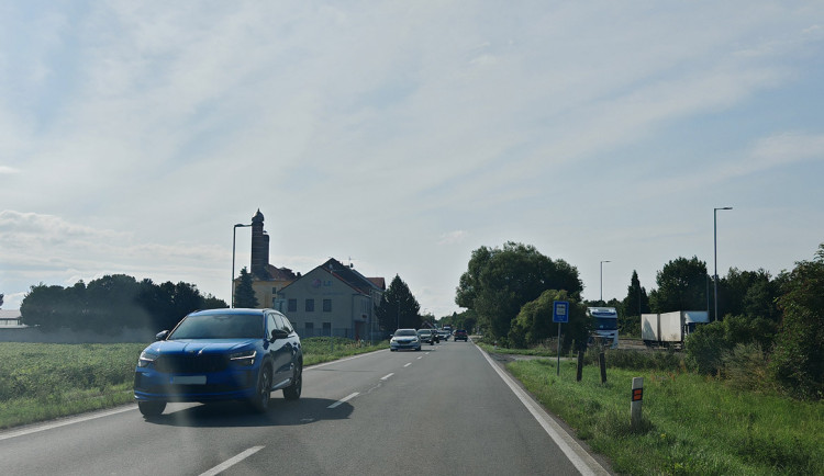 Provizorium D35 u Olomouce přelilo dopravu i do obcí. Nárůst je rapidní, chceme jednat s policií, zní z Křelova