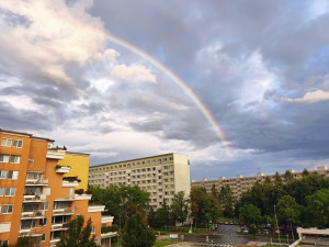 FOTO: Když příroda kouzlí. Oblohu nad Brnem ozdobila dvojitá duha