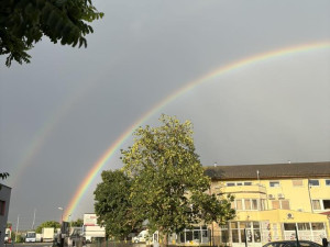 FOTO: Když příroda kouzlí. Oblohu nad Brnem ozdobila dvojitá duha