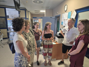 Lékaři z Brna zachránili život maďarské studentce. Po roce přijela rodina poděkovat