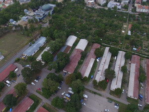 Likusák zmizel, opravy dalších se táhnou. Umělci na Kraví hoře stále čekají na zázemí