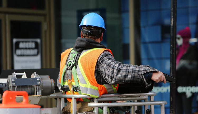 V Jablonci bude v sobotu kvůli havarijnímu stavu šachty uzavřena Pražská ulice