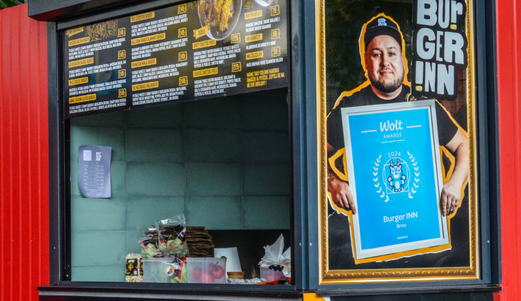 Burger Inn otevřel novou pobočku na Mendláku. Burgery, které tě vystřelí z trenek, teď najdeš i u šaliny