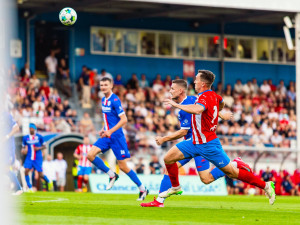 Vyprodané druholigové derby mezi Artisem a Zbrojovkou skončilo 2:2