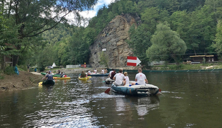 Tragédie na Vltavě. Vodák utonul při sjíždění řeky u Dívčího Kamene