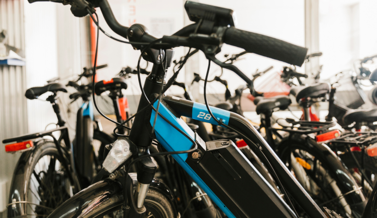 Elektrokola mění dopravní návyky Čechů. Už je vlastní každá šestá domácnost