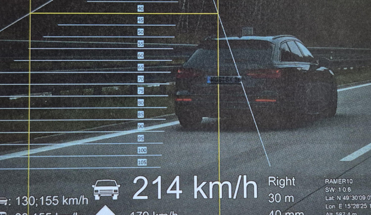 Tři hazardéři na D1. Jeden z nich se řítil rychlostí 214km/h, hned přišel o papíry