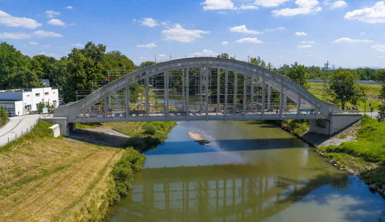 Karviná ladí do krásy historický most, který je ikonickou technickou památkou