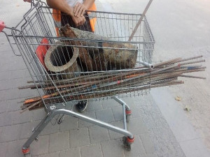 Falešný dělník sbíral na stavbě v Brně železo do vozíku, svědek ho hned prokoukl