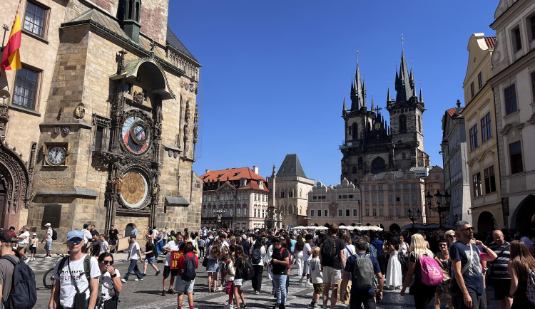 Turisté se v Praze cítí bezpečně a kriminalita klesá, problém je však noční hluk