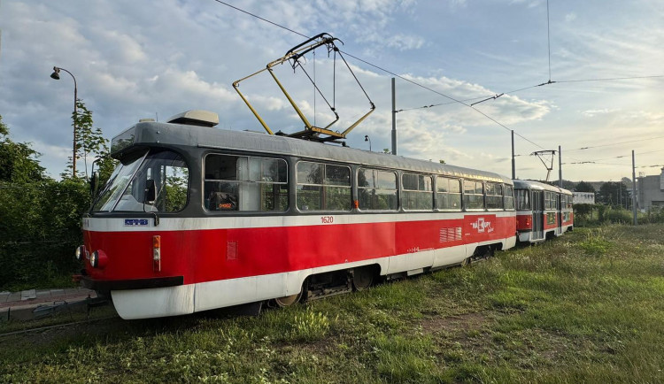 V brněnských kolonách stojí už i šaliny. Přidaly se totiž krátkodobější uzavírky