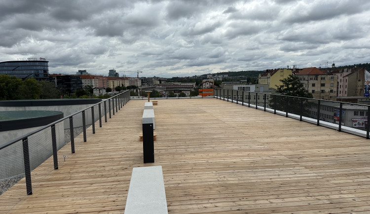 Terasu nádraží Bubny veřejnosti otevřou 1. září. Za dohledu a jen v určitý čas