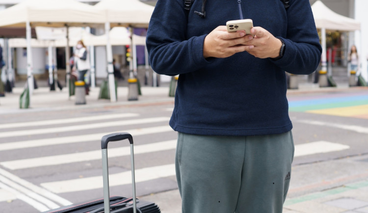 Ministerstvo varuje před falešnými inzeráty na ubytování. WhatsApp může být problém