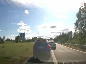 Brněnský pirát silnic nezná mezí. Nezastavily ho zákazy řízení ani odtahovka