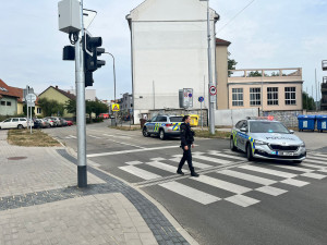 V Cacovické ulici v Brně uniká plyn, policisté odklání dopravu a pomáhají s evakuací