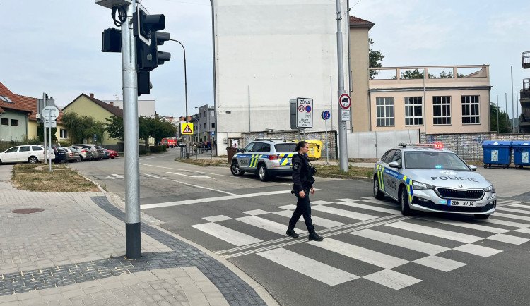 V Cacovické ulici v Brně možná uniká plyn, policisté odklání dopravu