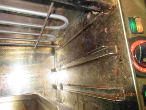 Nepořádek, mrtvé myši a plesnivé suroviny. Inspektoři zavřeli pivnici v Brně