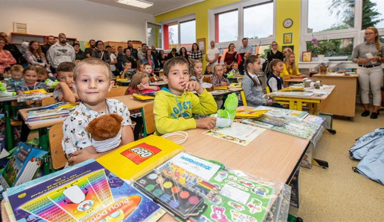 Škola volá i v Jihlavě. Do lavic má dnes poprvé usednout 618 prvňáčků