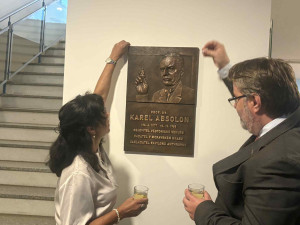 Badatel Absolon založil Anthropos a zařídil mamuta. Dostal novou pamětní desku