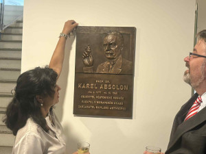 Badatel Absolon založil Anthropos a zařídil mamuta. Dostal novou pamětní desku