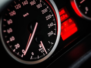 Provoz na dálnici D2 u Brna zkomplikovala vážná nehoda dodávky a kamionu