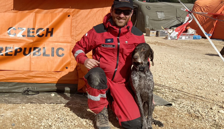 Záchranář Pavel pomáhal po tornádu i výbuchu, pak ochrnul. Bez rampy teď nemůže domů