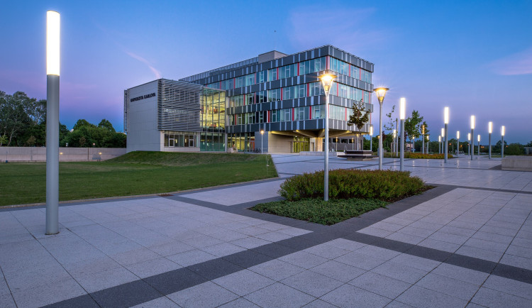 Univerzita třetího věku opět otevírá kurz Člověk a lék v Hradci Králové