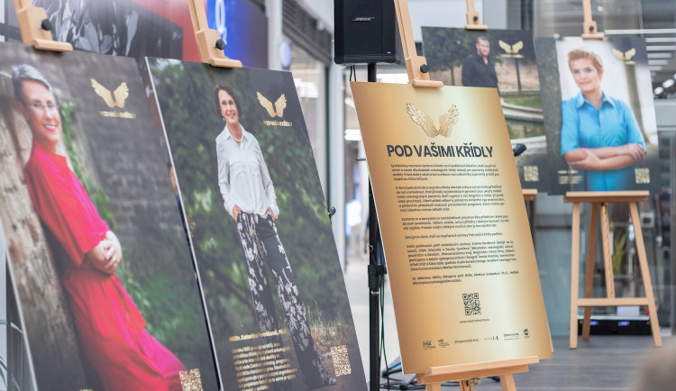 IGY hostí výstavu Pod vašimi křídly. Ukazuje příběhy onkologických pacientů