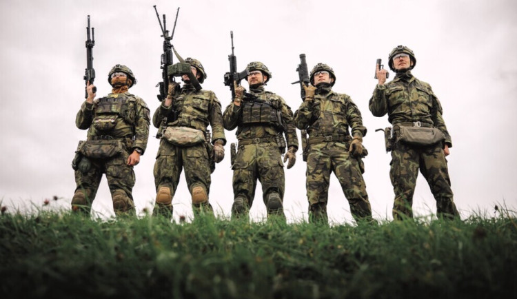 Obrana nakoupí zbraně od České zbrojovky za 4,26 miliardy korun