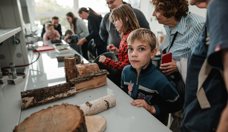 Do Hradce Králové se vrací Noc vědců. Letos na téma Bohatství