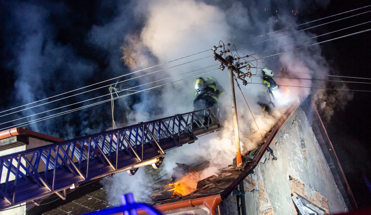 Hradečtí hasiči slaví 80 let. Ukážou speciální techniku a připraví bohatý program