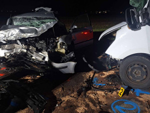 Srážka dodávky a osobního auta u Pohořelic si vyžádala jeden lidský život