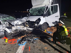 Srážka dodávky a osobního auta u Pohořelic si vyžádala jeden lidský život