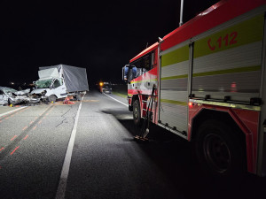 Srážka dodávky a osobního auta u Pohořelic si vyžádala jeden lidský život