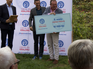 Třetí ročník jihomoravské Ceny za krajinu ovládla výsadba v obci Vedrovice