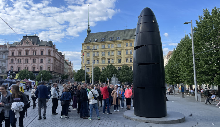 Brněnský orloj dnes slaví patnáctiny. Stal se terčem vtipů i turistickou atrakcí