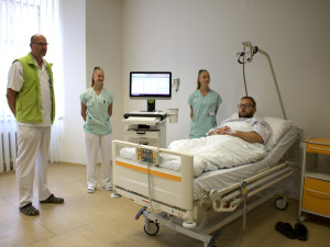 Možnost operovat na druhém konci světa, to slibuje telechirurgie