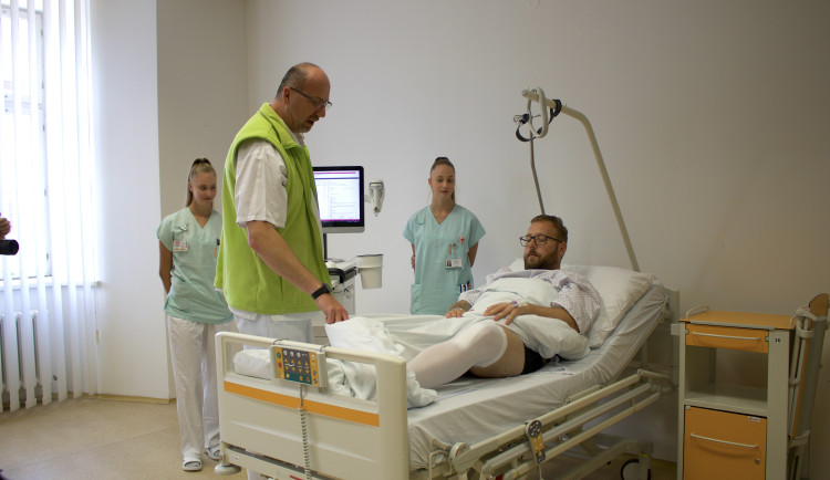 Možnost operovat na druhém konci světa, to slibuje telechirurgie