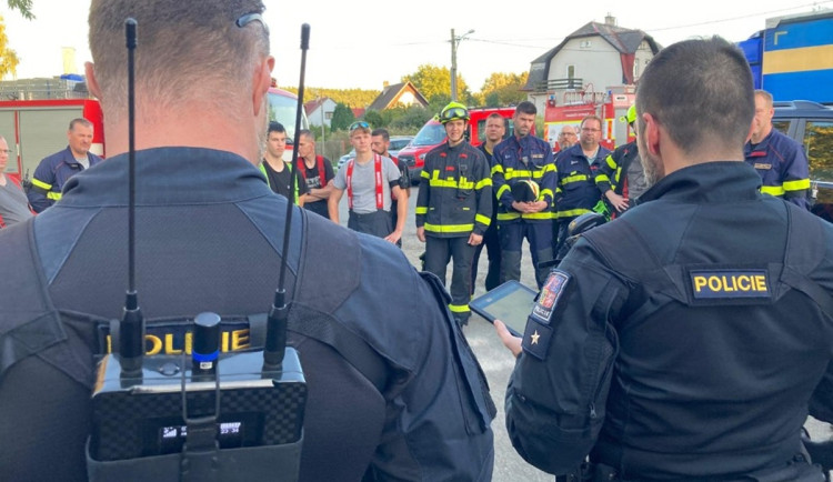 Seniorka se ztratila v lese. Najít se jí podařilo díky plošně rozeslaným SMS