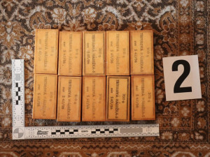 Muž z Břeclavi ukrýval ve skříni samopal i trhavinu. Zbrojní průkaz nevlastní