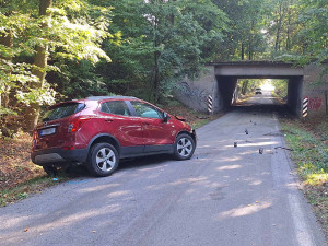 Senior na Blanensku vyjel ze silnice a naboural do mostu, nehodu nepřežil
